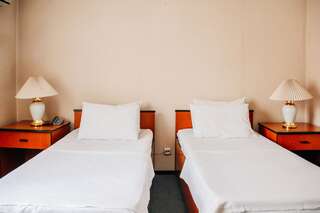 Отель Caspian Hotel Баку Стандартный двухместный номер с 2 отдельными кроватями-1